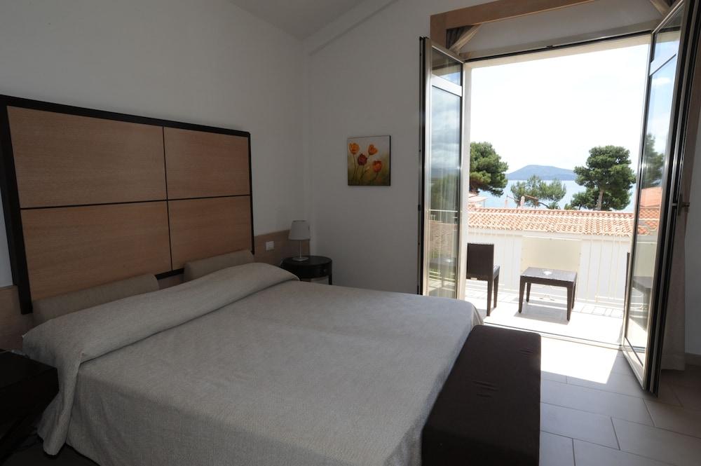 The Pelican Beach Resort & Spa - Adults Only Olbia Esterno foto